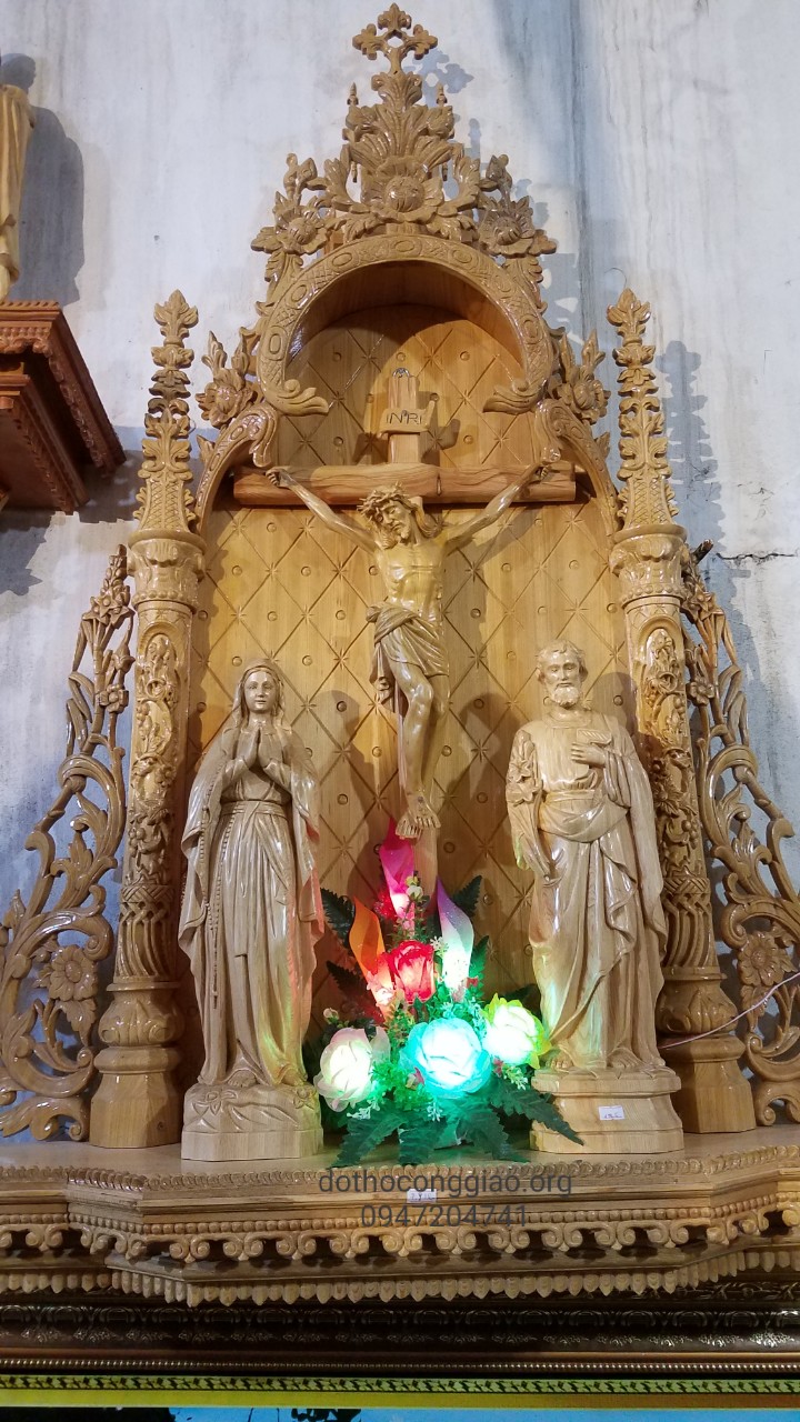 Bài trí bàn thờ Công Giáo