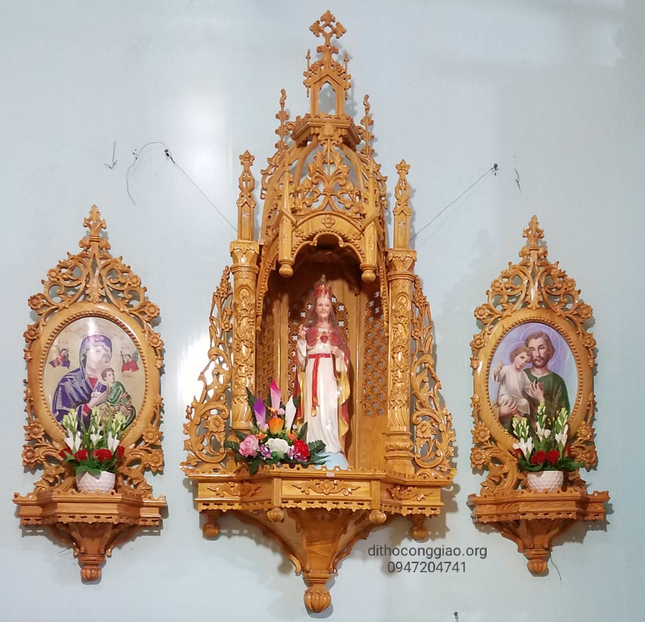 Bài trí bàn thờ Công Giáo